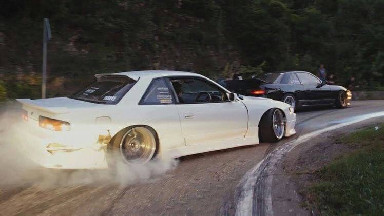 Quand glisser est devenu un langage : l’histoire du drift japonais